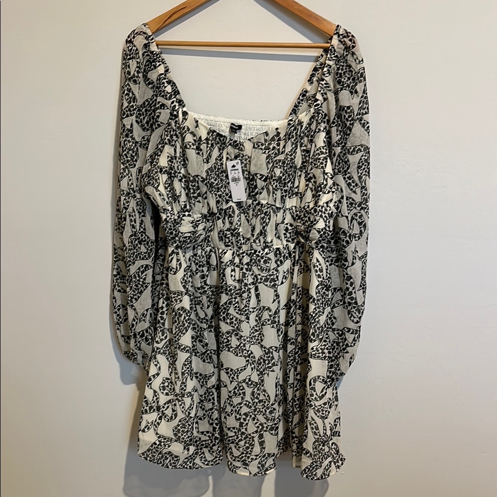 🍁Express Black and White mini babydoll dress